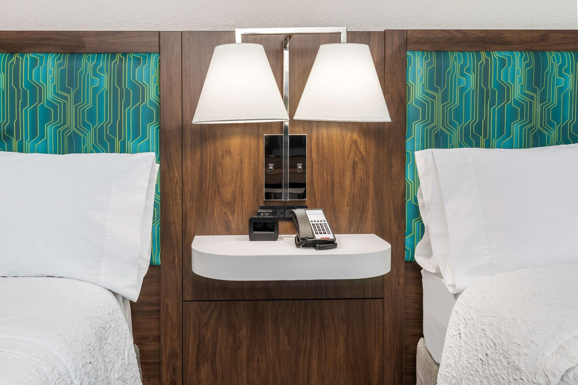 Hampton Inn & Suites Dallas I-30 Cockrell Hill, Tx Extérieur photo